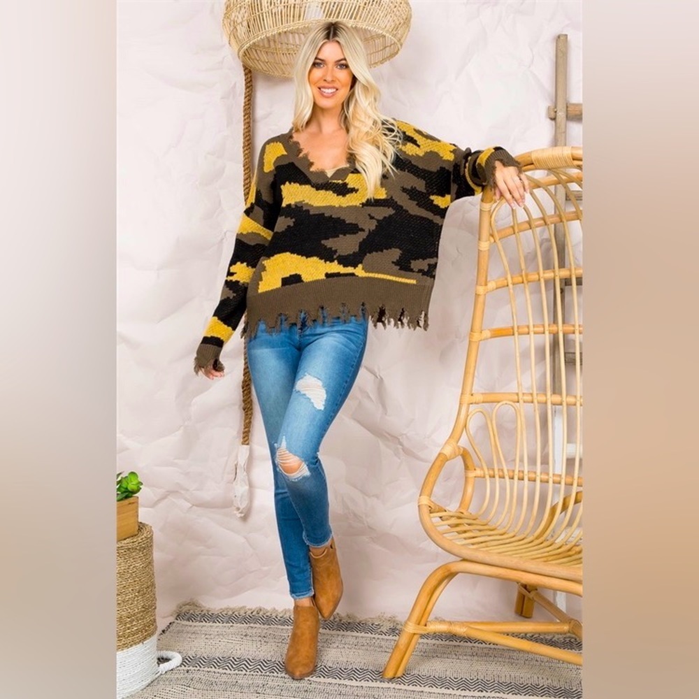 OLIVE MUSTARD BLACK CAMOUFLAGE PRINT LONG SLEEVE FRAYED KNIT SWEATER